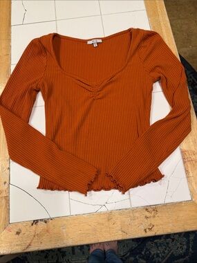 iris Ribbed Scoop-Neck Long Sleeve Top in Rust